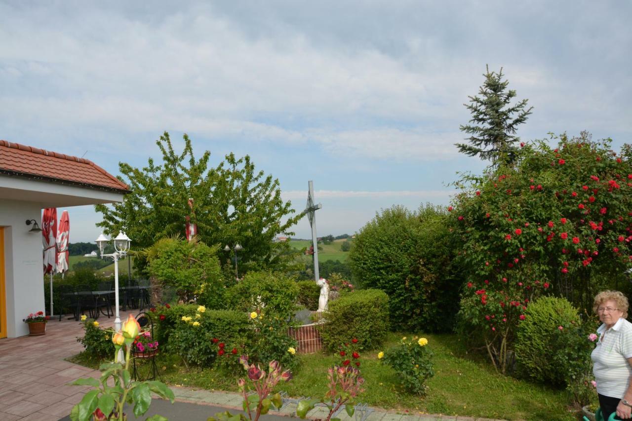 Pension Restaurant Rosenberg Jennersdorf Exterior photo